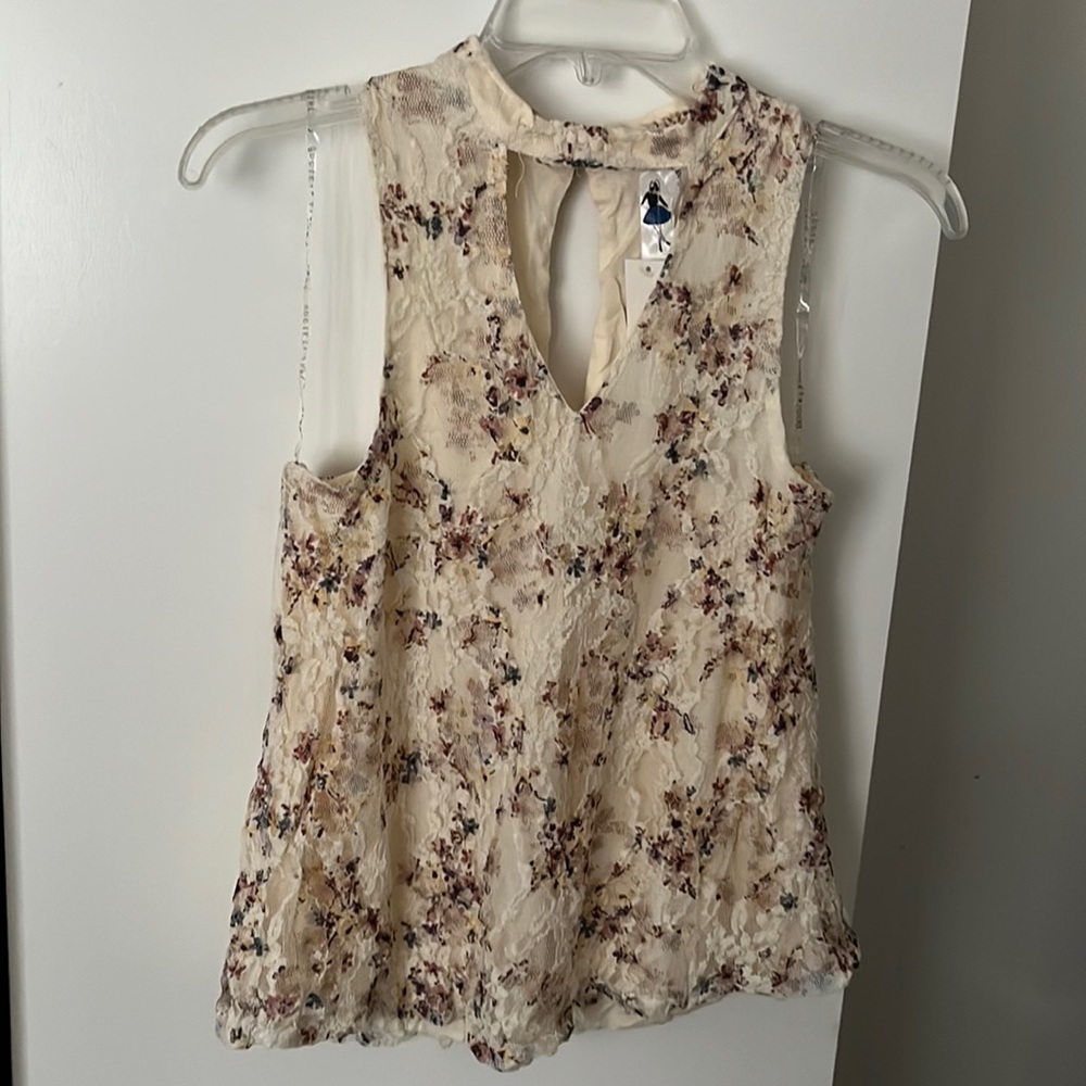 NWT Francesca’s All Over Lace Top